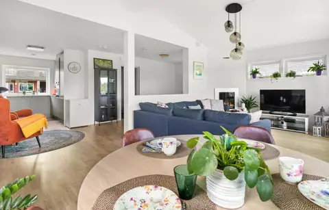 The living room - sosial og fin planløsning ! Velkommen til Jomfru Bakkes veg 15!