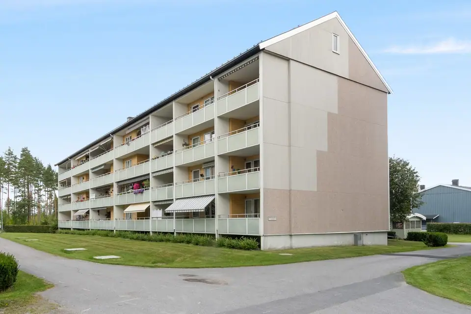 Vennersberg I brl. består av 122 leiligheter fordelt over 6 blokker med 3 oppganger i hver.